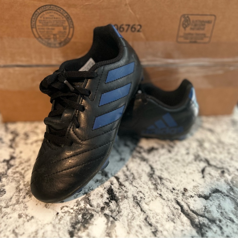 Soccer cleats